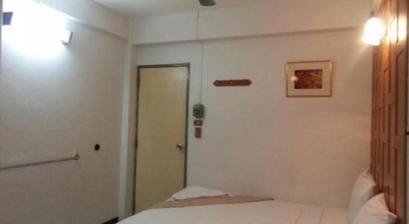 New Siam Guest House Bangkok Exterior photo