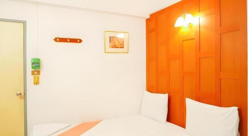 New Siam Guest House Bangkok Exterior photo